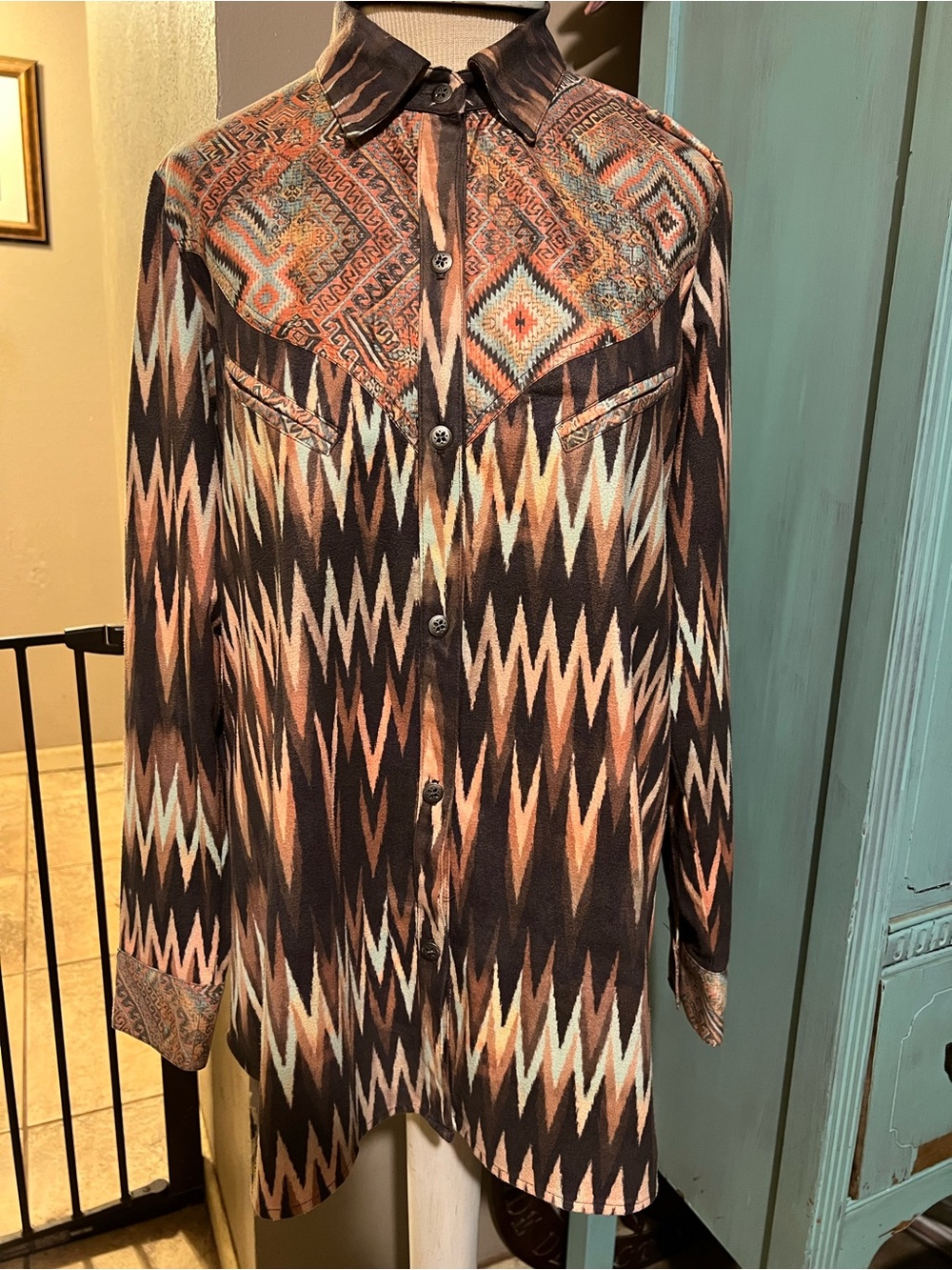 Save The Faith Women's Chevron Southwestern Western Print Shirt Size Medium USA